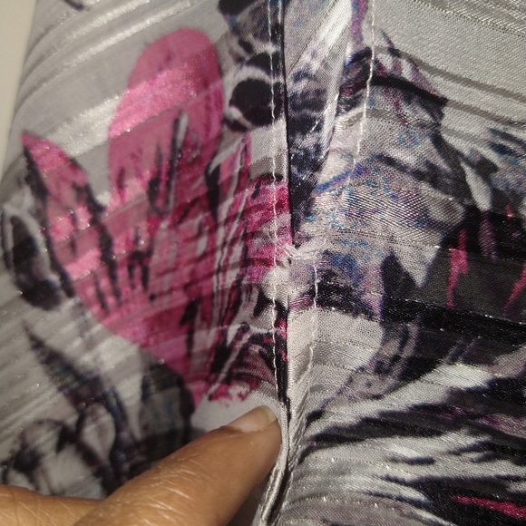 Jennifer Lopez cold shoulder kaftan top - Picture 7 of 8